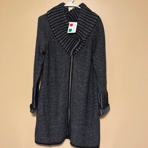 Women’s long sweater - great w leggings and boots